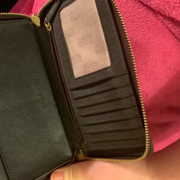 Michael Kors wallet - Picture 6 of 7